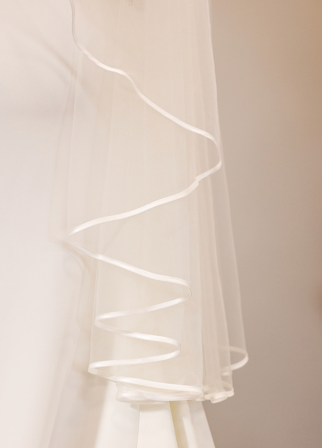 6001K Slør m. satinkant 120 cm