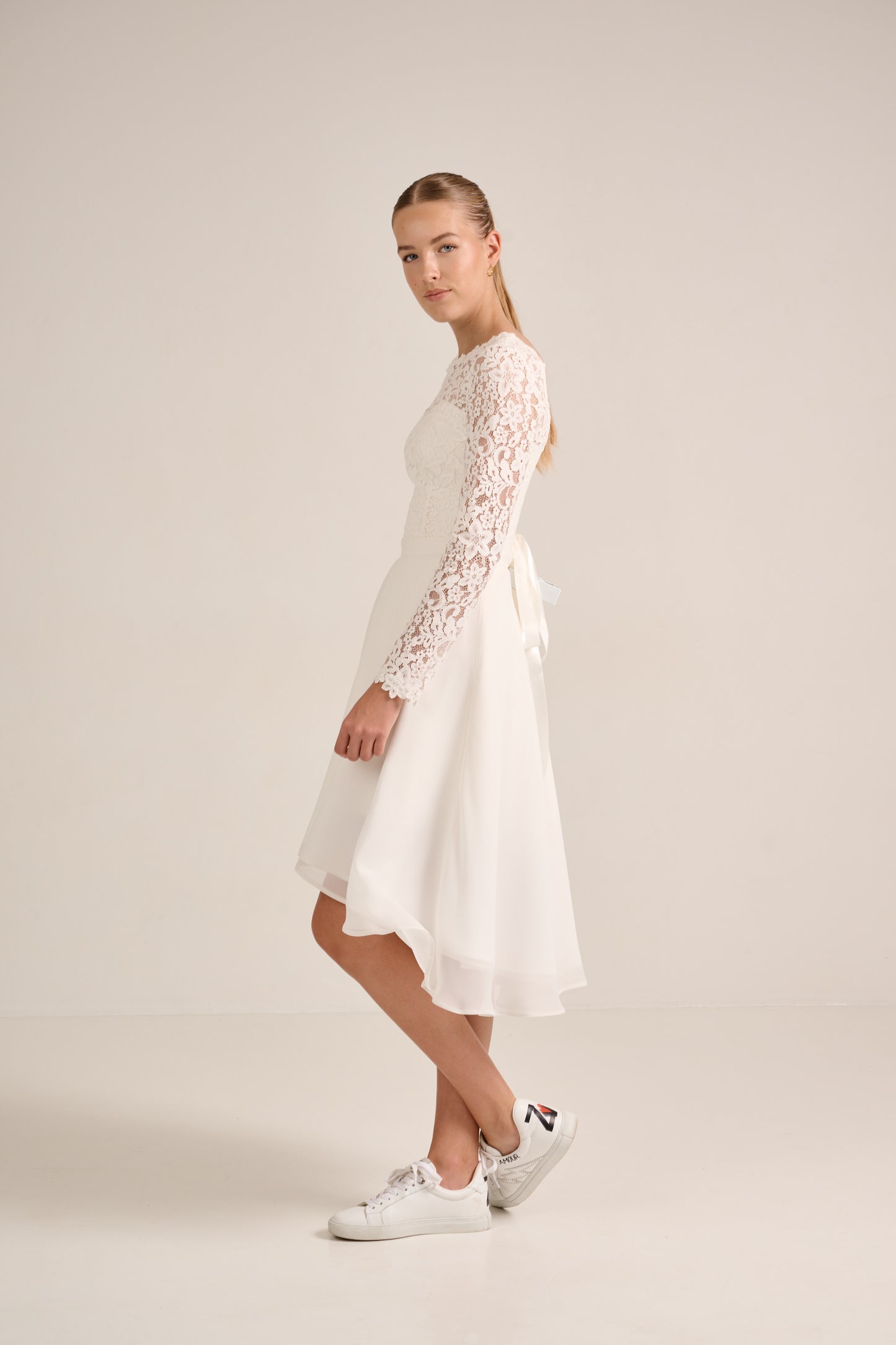 Kiki med Chiffon skørt