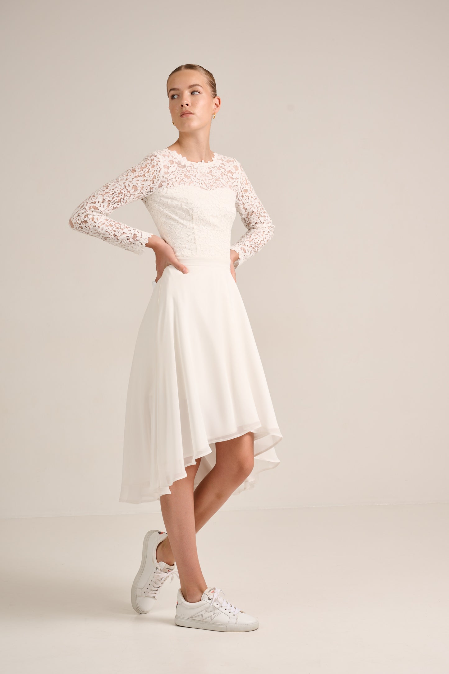 Kiki med Chiffon skørt
