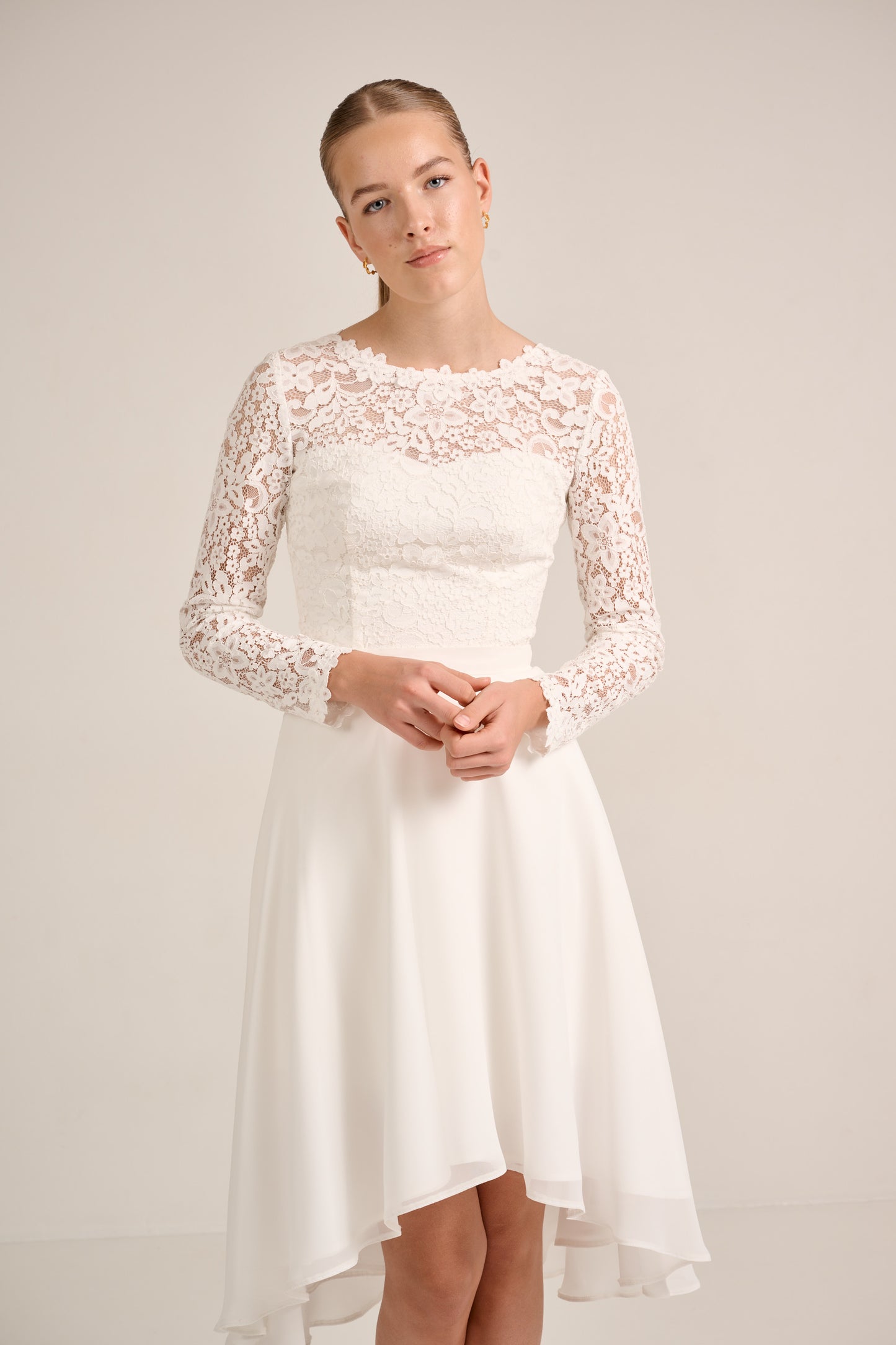 Kiki med Chiffon skørt