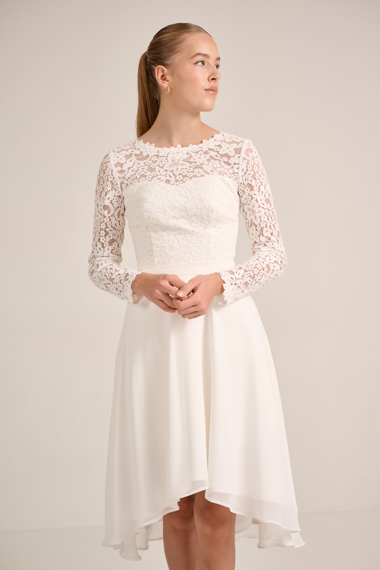 Kiki med Chiffon skørt