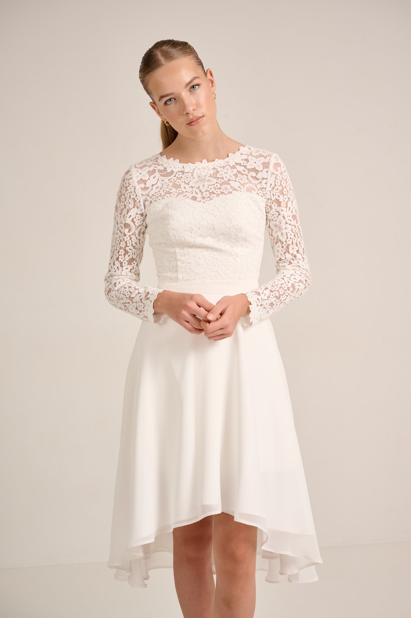 Kiki med Chiffon skørt